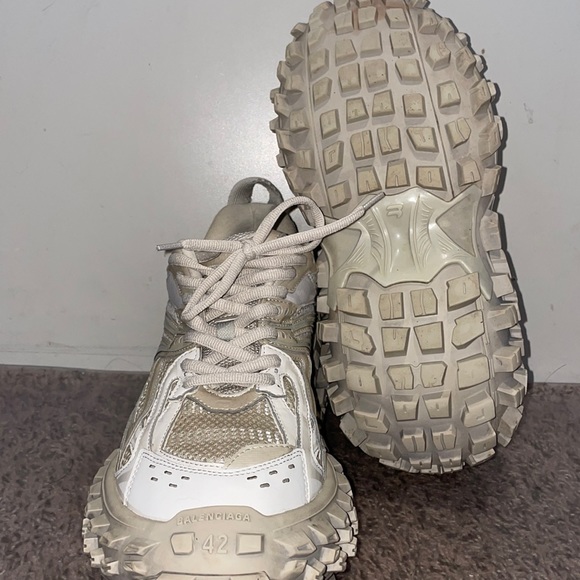 BALENCIAGA 42 good condition give me a good offer or trade - Picture 3 of 3